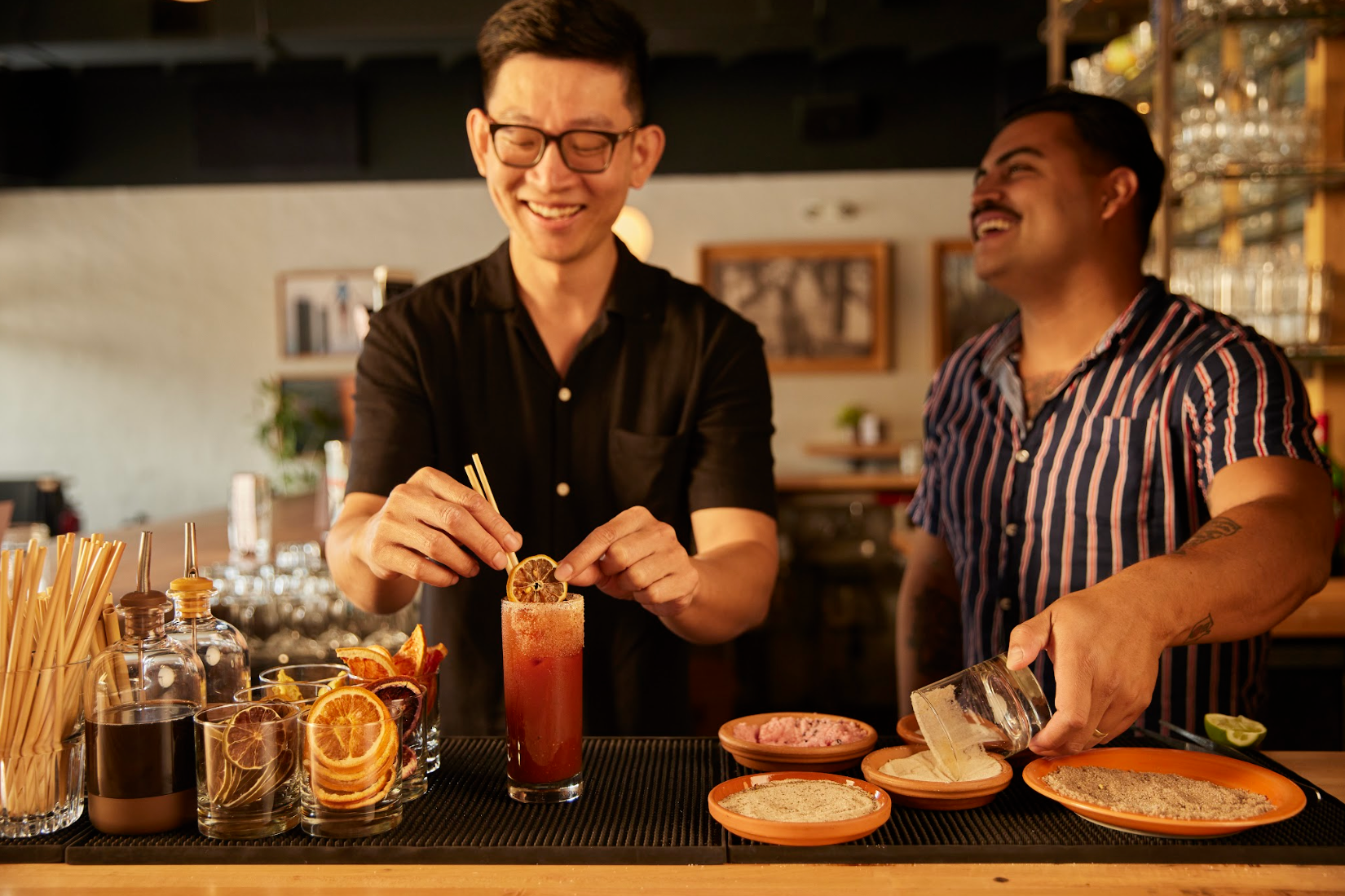 How to Properly Garnish Cocktails: Classic & Creative Pairings