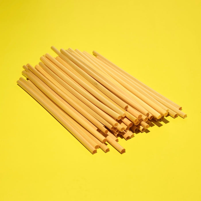 Pile of short sustainable cocktail straws made from Wheat in Natural color